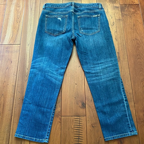 Jennifer Lopez- Slim Boyfriend Fit Distressed Jean Capris. Size 2 - Picture 4 of 7